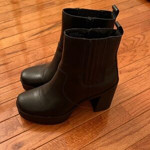 House of Harlow 1960 Black Heeled Boots